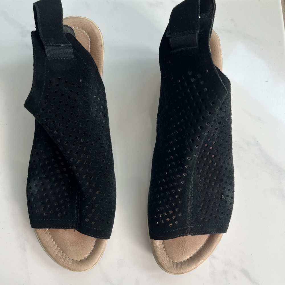 Remonte black wedge size 10 with perforated upper and open toe and rubber bottom